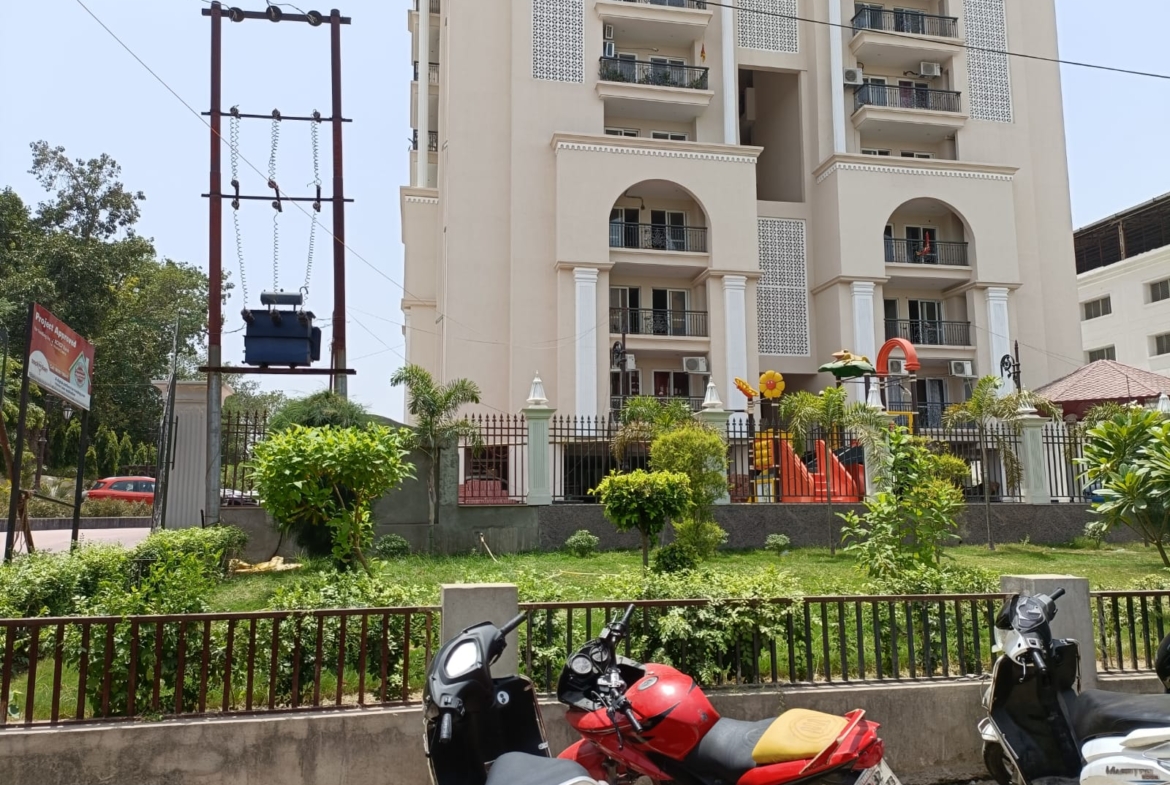 luxury apartment in gomtinagar lucknow