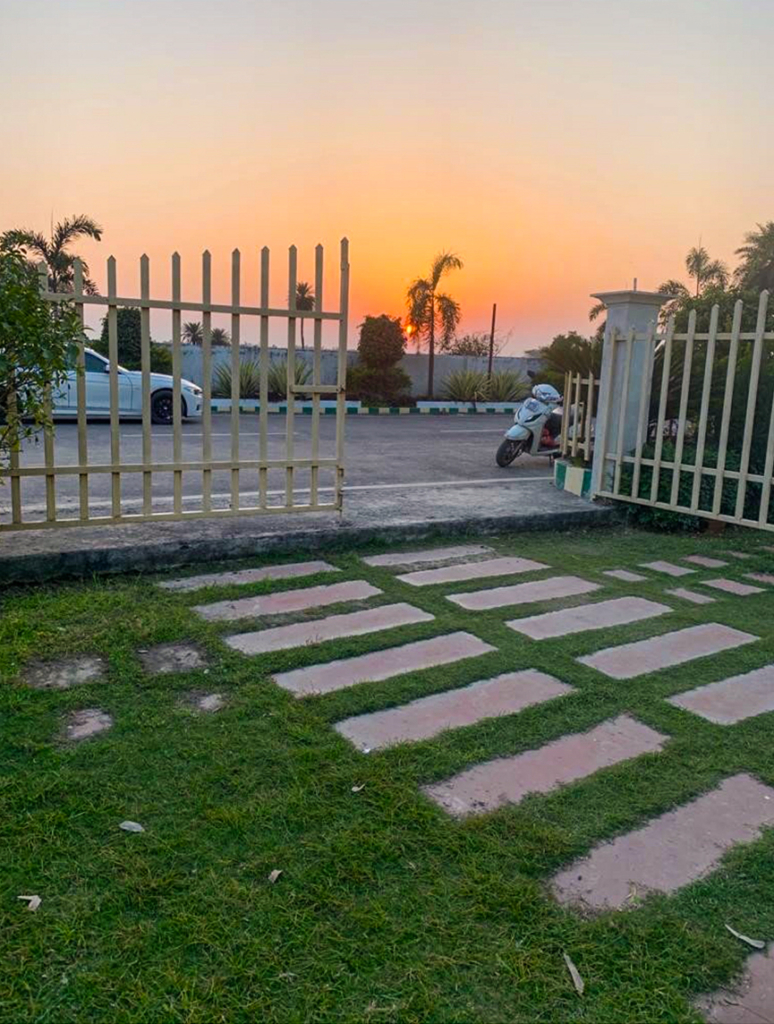 luxury farm house in lucknow for sale